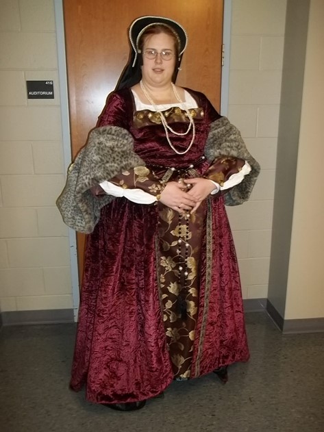 1550 CE English Female Henrician Gown 2